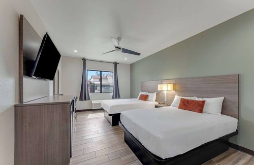 Eastside Promise Neighborhood Hotel | 2 Budget-Friendly Rooms w/Free Breakfast & Prime Location in DT
