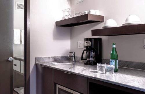 Union Square Condo | 2 Chic King Suites at Wyndham Donatello in SF