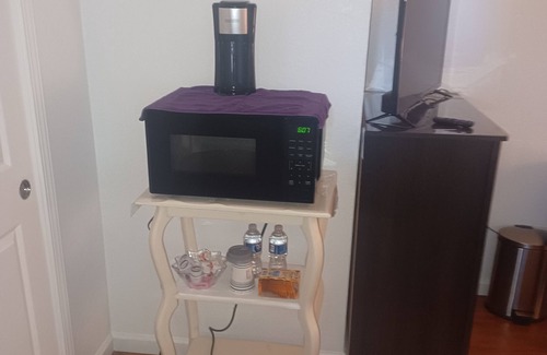 Lodi House | 2 clean rooms and bathroom it sleeps 4