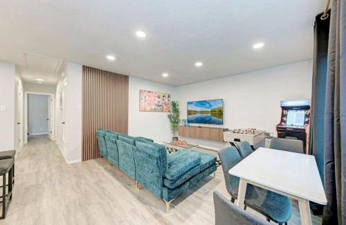 Johnston Terrace House | 2 Combined Homes - 2 Private Pools - 16 Guests