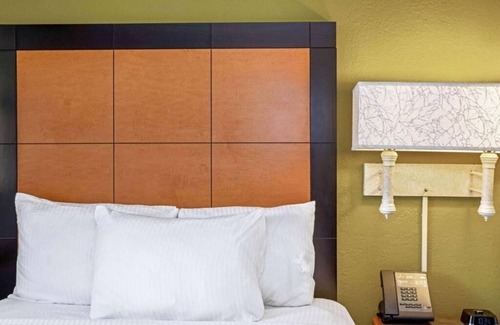 Orlando Hotel | 2 Comfortable Rooms Near Disney & Universal – Ideal Base for Orlando Fun!