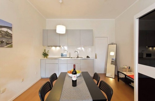 Uniao de Freguesias do Centro Apartment | 2 Comfy Flats w/Netflix | Ace Location