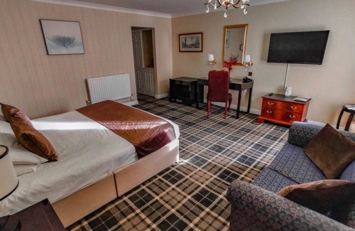 Ipswich Hotel | 2 Comfy Rooms w/Spa Treatments, Solarium & Cosy Atmosphere - Ideal for Families