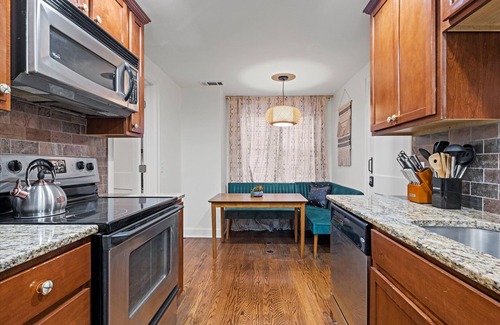Park Central-Research Park Apartment | 2 Connected Studios in Historic Building Walkable to Plaza - 2BR, 2BA, 2 Kitchens + Rooftop Views