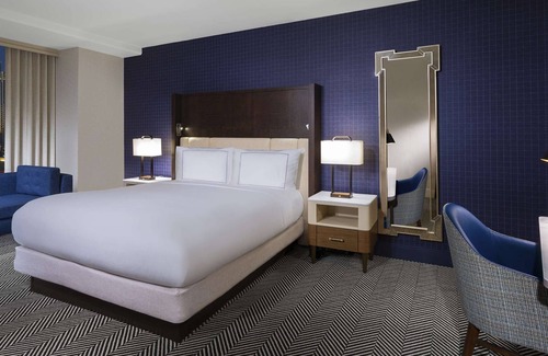 Waller Creek District House | 2 Connecting Suites at a 4⭐️ Hotel