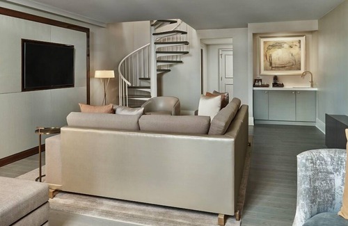 Uptown House | 2 Connecting Suites at a 5⭐️ Hotel