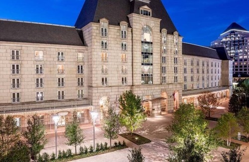 Uptown House | 2 Connecting Suites at a 5⭐️ Hotel
