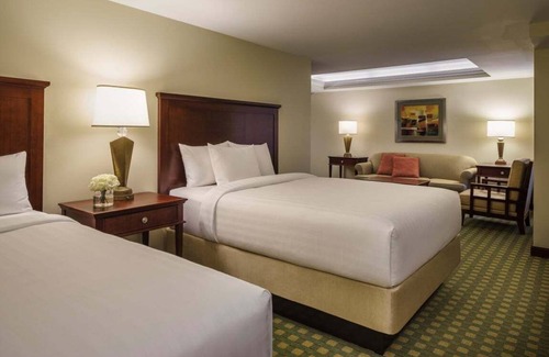 Southeast Orlando House | 2 Connecting Suites at a 4⭐️ Hotel