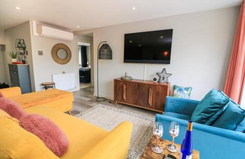 Dartmouth Apartment | 2 De Courcey House