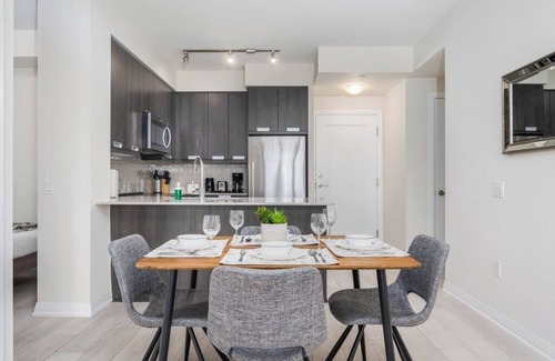 Hurontario Apartment | 2+Den, 2 Bath, Parking, High Floor with View