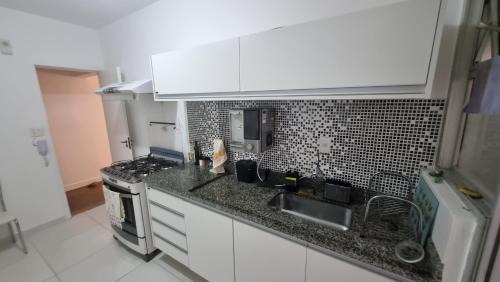 Aparecida Apartment | 2 Dormitorios, Piscina Frente ao Mar