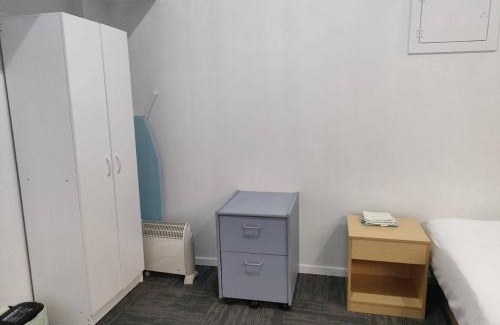 Epsom House | 2 Double Bed including 1 double sofa bed Studio at Epsom