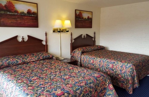 Grissom - Highland Hotel | 2 Double Beds Non Smoking, Red Carpet Inn, Microwave, Near VT Campus | 2 Units