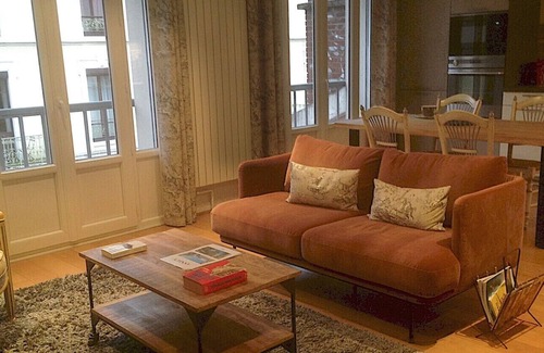 Annecy Old Town Apartment | 2 double beds or twin on request ,only at booking.