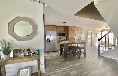 Orangeville House | 2 Double Beds Rm #4 with view of the San Rafael Swell and smart TV. India room.