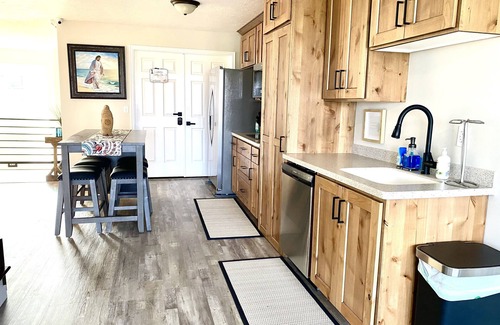Orangeville House | 2 Double Beds Rm #4 with view of the San Rafael Swell and smart TV. India room.