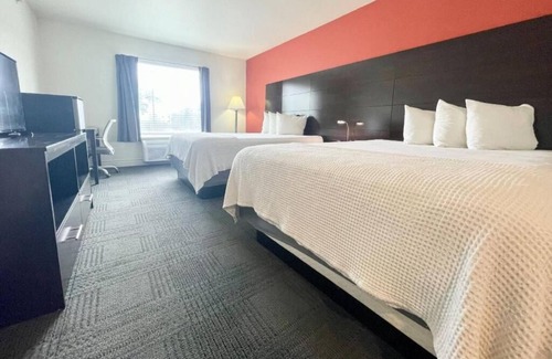 Cuero House | 2 Double Queen Rooms at FairBridge Inn & Suites Cuero, Pets Are Welcome!