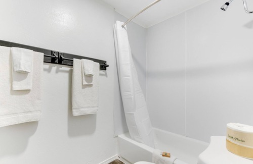 Lewis House | 2 Doubles+Sofa Bed+Kitchen at Dolores Mountain Inn