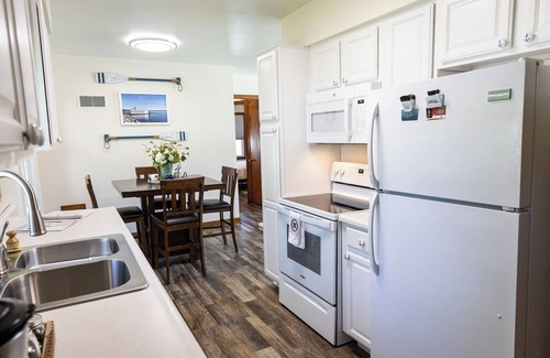 Clear Lake House | 2 E-Bikes & Kayaks included & No Cleaning Fees!
