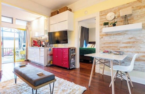 Inner Mission House | 2 En Suite Baths - Book Your Summer Holiday Now! Walk to the best neighborhoods!