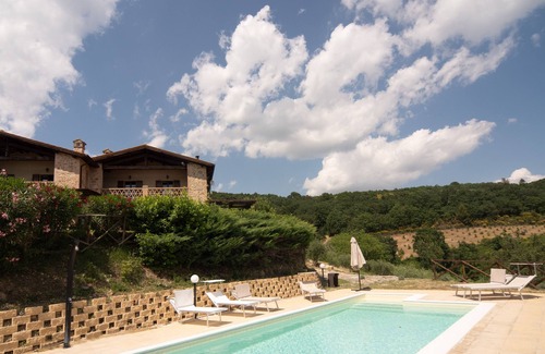 Gualdo Cattaneo Apartment | 2 ENCHANTING FLATS COMPOSING A LOVELY HILLTOP VILLA+ PRIVATE POOL FOR MAX 9 PAX