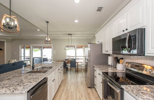 Leisure Land House | 2 Free Kayaks! Gorgeous Home with Great Lakefront Outdoor Space
