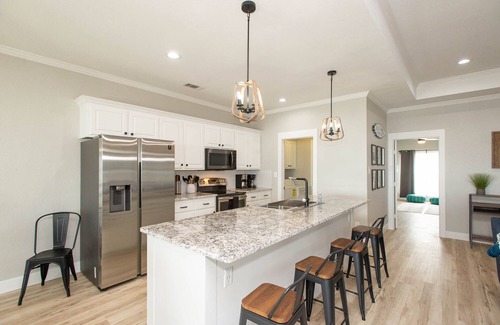Leisure Land House | 2 Free Kayaks! Gorgeous Home with Great Lakefront Outdoor Space