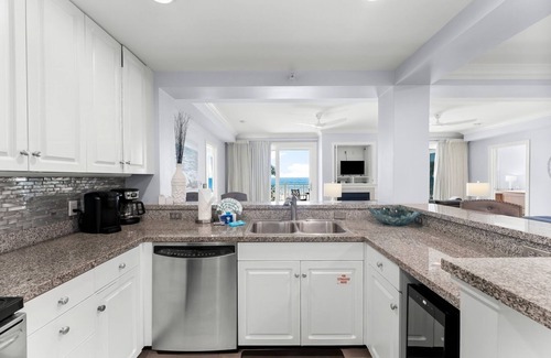 Thomas Drive Condo | 2-Gulf Front Masters - Massive Entertainment Space! Large Balcony!