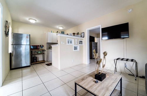 Edgewood Apartment | #2 Heated Pool, Private Patio & Grill, 1BR+sunroom