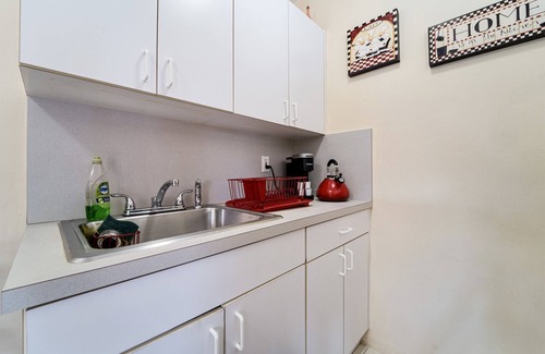 Edgewood Apartment | #2 Heated Pool, Private Patio & Grill, 1BR+sunroom