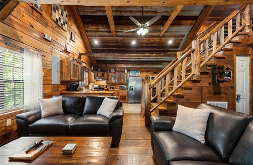 Trenton House | 2 Hideaway Cabins | Rustic W/2 Hot Tubs | Sleeps 10