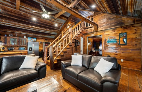 Trenton House | 2 Hideaway Cabins | Rustic W/2 Hot Tubs | Sleeps 10