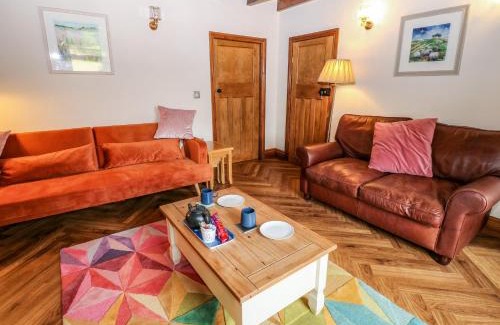 Eastgate House | 2 Holme Pool