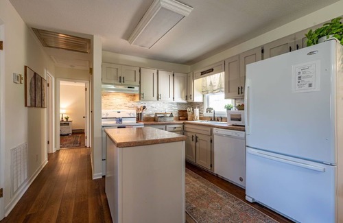 West Jefferson House | 2 Homes - 4 Beds/2 BAs - Easy Walk to Downtown West Jefferson.