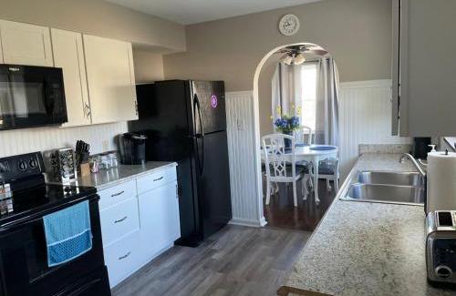 Otterbien Home House | 2 Homes for large group Hot Tub