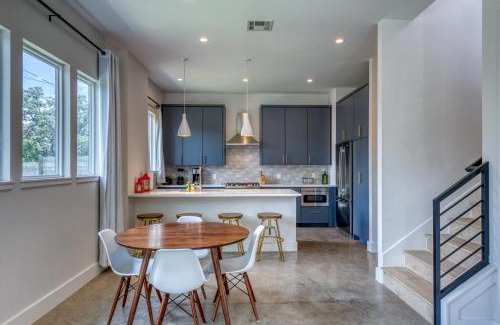 Galindo House | 2 Homes in 1 Centrally located near SoCo