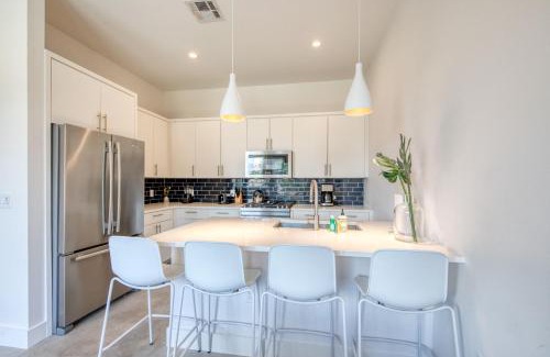 Galindo House | 2 Homes in 1 Centrally located near SoCo
