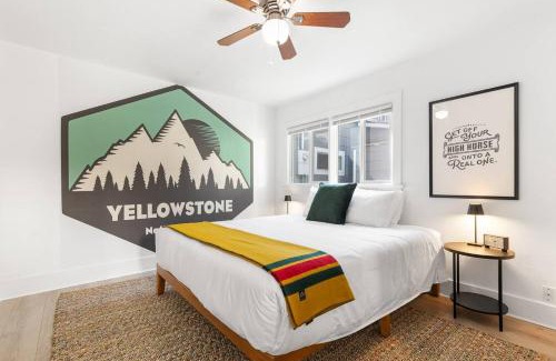 Livingston House | 2 Homes In One! Hot Tub Bikes Near Downtown