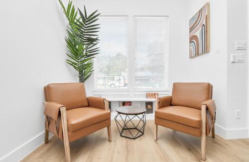 Southeast Houston House | 2 Homes Sleeps 18 Near Downtown Fully Gated with Parking