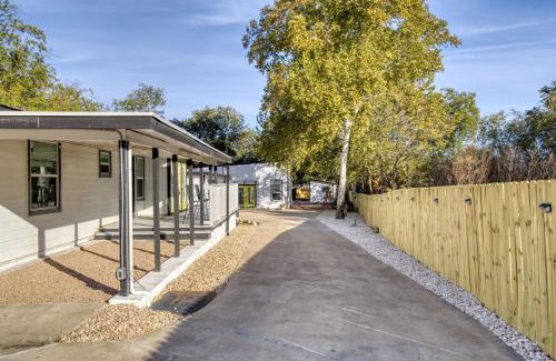 South Manchaca House | 2-House Retreat for Big Groups-Fire Pit-Pets OK