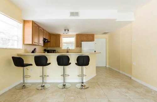 Brandon House | 2 houses 5bed 4bath heated pool prime location