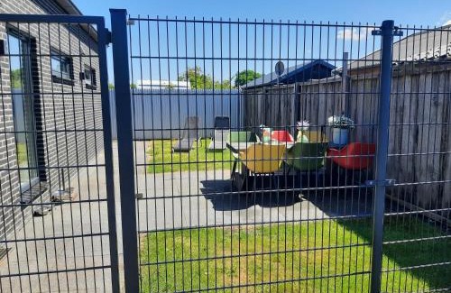 Dirkshorn Villa | 2 huizen naast elkaar honden welkom omheinde tuin sauna buitenbad 10 personen