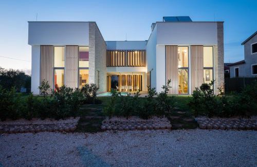 Fiorini Villa | 2 In 1