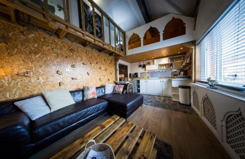 Sheffield Apartment | 2 Independant Boutique Apartments one sleeps 2 the other sleeps 4, Meadowhall, Sheffield Arena, Free Parking