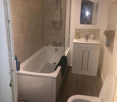 Adamsdown House | 2 Just the Splott Sleeps 6 8mins to Stadium