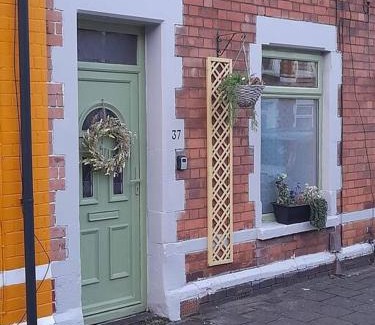 Adamsdown House | 2 Just the Splott Sleeps 6 8mins to Stadium