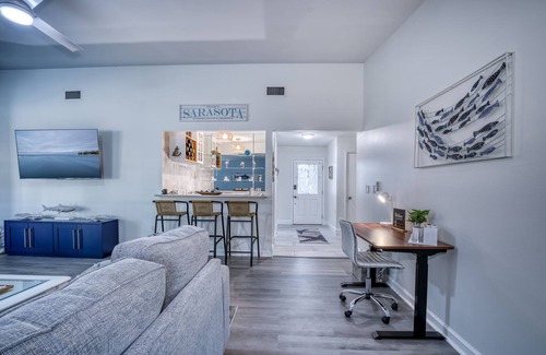 Whitfield House | 2 King bed, heated pool, game room, close to SRQ
