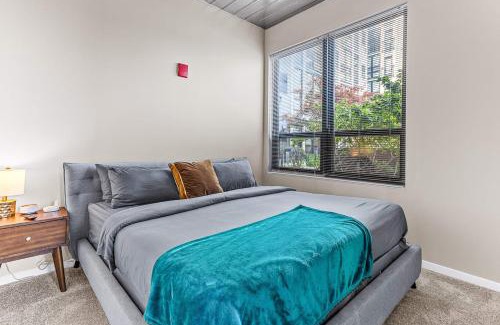 Old West Side Apartment | 2 King Bed Spacious Apt Downtown Close to it All