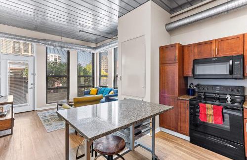 Old West Side Apartment | 2 King Bed Spacious Apt Downtown Close to it All