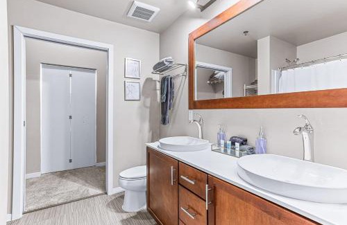 Old West Side Apartment | 2 King Bed Spacious Apt Downtown Close to it All
